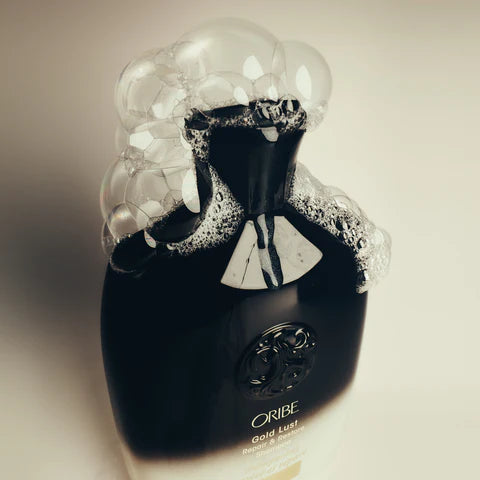 Oribe Gold Lust Shampoo is a rejuvenating cleanser that combines centuries-old healing oils with cutting-edge bio-restorative science.