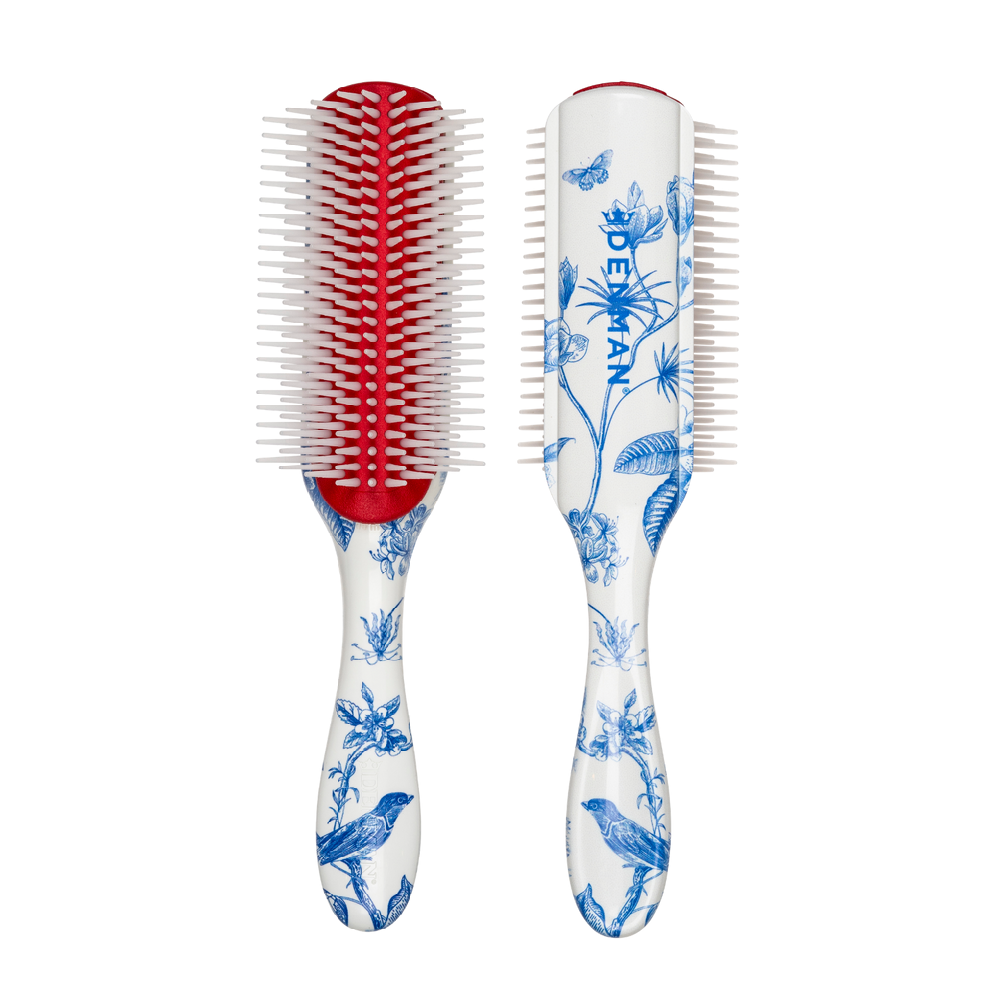 The Denman D4 Classic Large Styler offers versatile styling, and is perfect for detangling, blow-drying, defining curls and smoothing the hair. 
