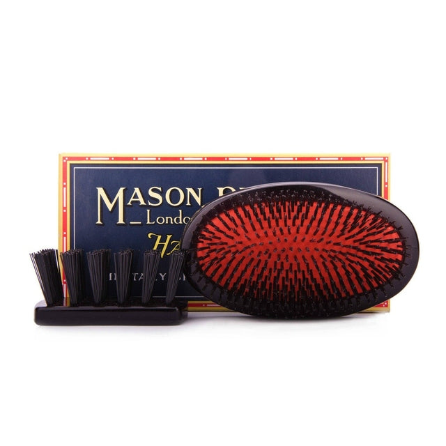 The Mason Pearson B2M Military Hair Brush is the compact, handle-free sibling of the iconic B1M — hand-finished in Great Britain using techniques perfected over 130 year