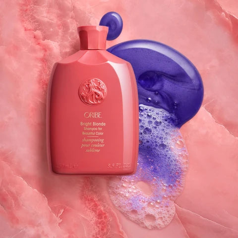 This revitalising shampoo uses violet pigment to help correct brassy and yellow tones while enhancing natural highlights for a luminous, healthier-looking finish