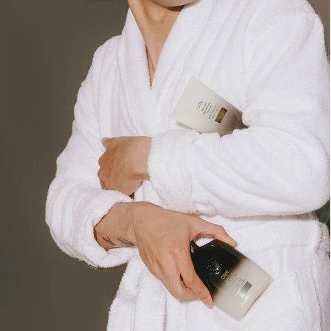 Reawaken your hair to its glossiest, healthiest prime with Oribe Gold Lust Repair &amp; Restore Shampoo