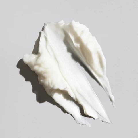 Whether your hair is thick and thirsty or fine and fragile, this luxurious formula adapts to your needs — use daily for maximum indulgence or weekly as a restorative soak.
