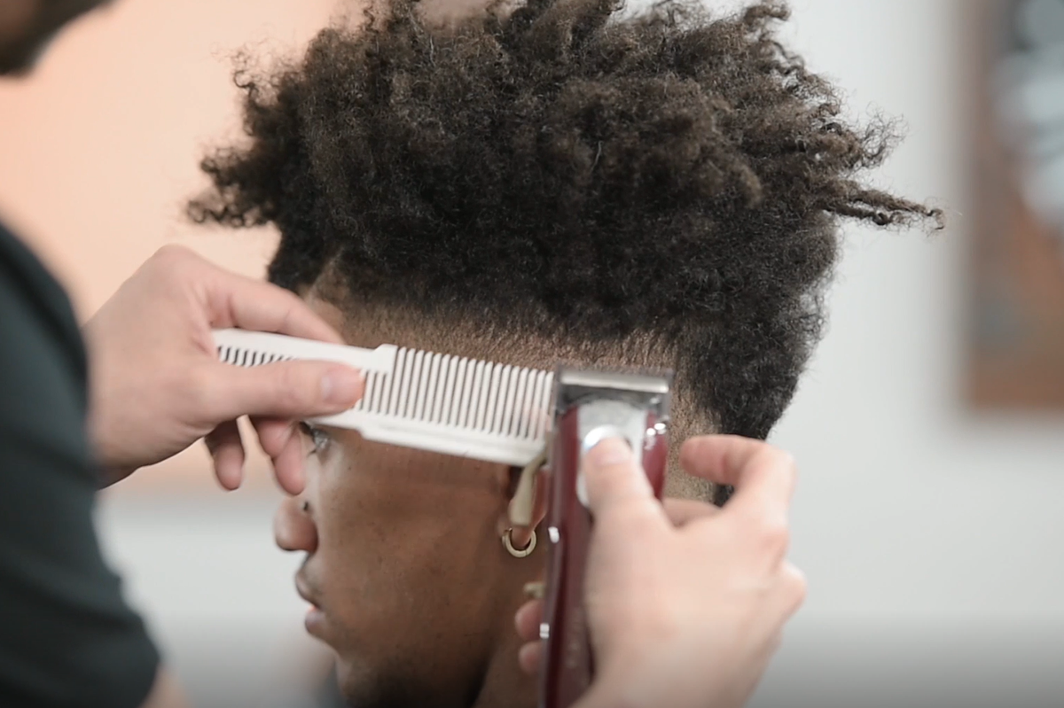 Wahl Professional Barber & Salon Styling Comb – Assorted Colours
