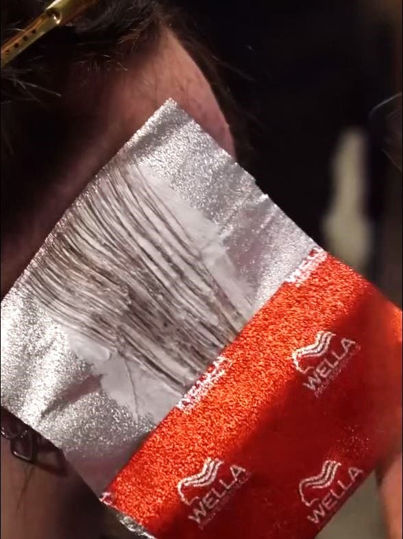 Wella Professionals Pre-Cut RED Colored Foil, 15 micron 250 sheets, 12.7 x 27.9 cm