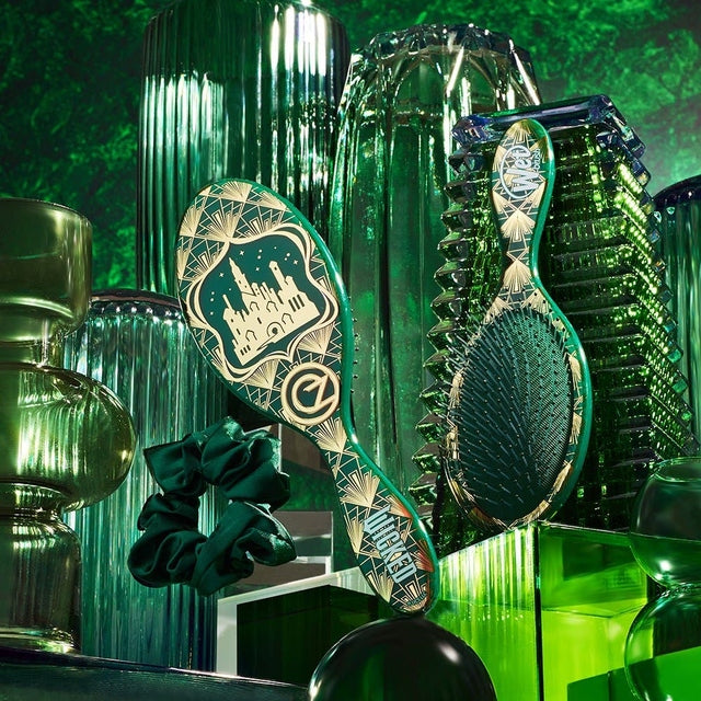 WetBrush Wicked Emerald City Detangling Kit Original Detangler + Satin Scrunchie